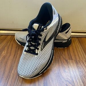 Brooks Adrenaline GTS 22 Women's Athletic Sneaker - Black/White